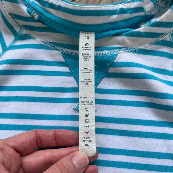 Lululemon Women's Voyage Pullover Top 100% Tencel Silk Blue Stripe Size 10 - Picture 6 of 6
